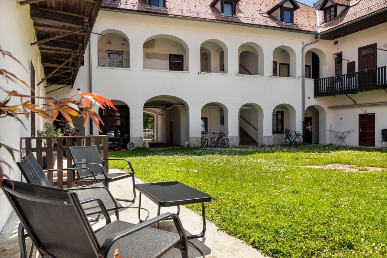 Rog Apartment With Furnished Courtyard Ljubljana Exterior photo