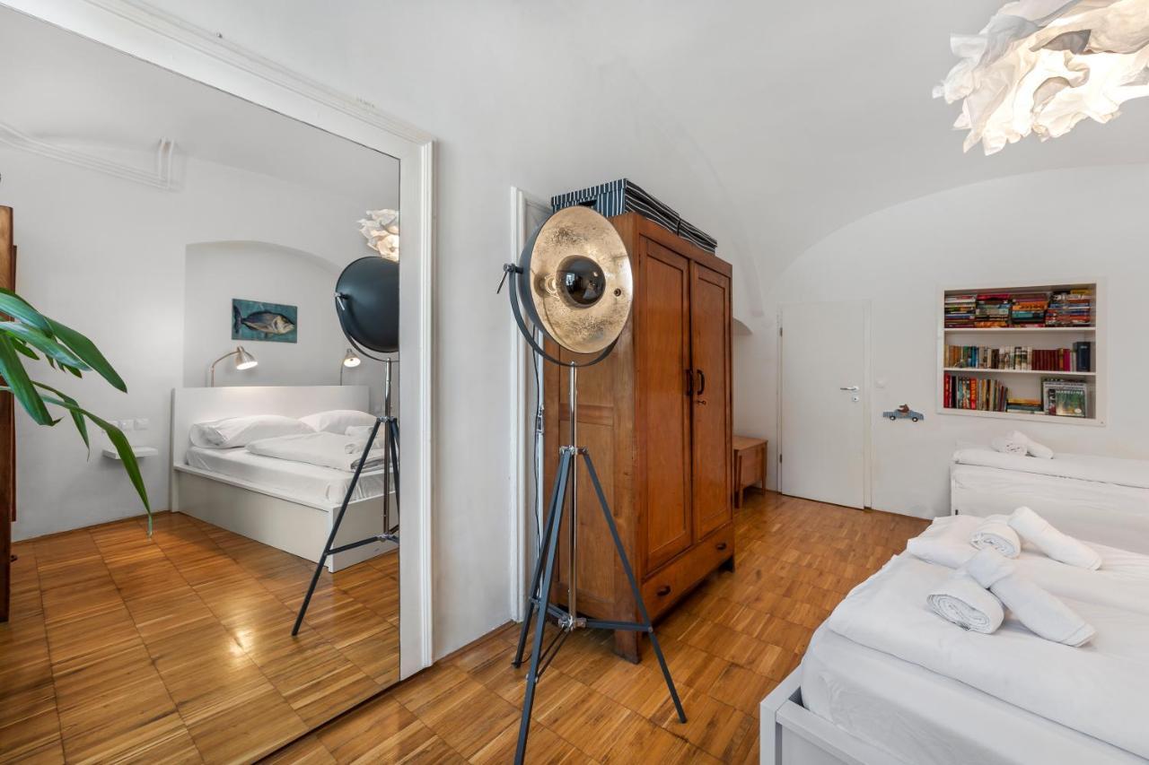 Rog Apartment With Furnished Courtyard Ljubljana Exterior photo